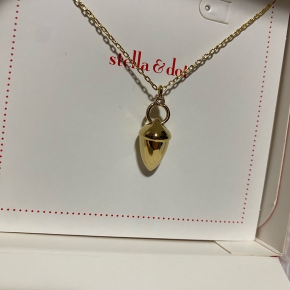 STELLA AND DOT ACORN NECKLACE GOLD TONE KATHLEEN  PENDANT NEW - Picture 3 of 6